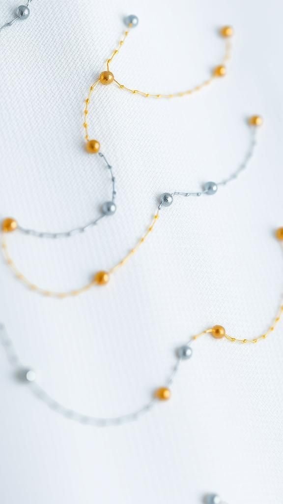 Bordado Minimalista Con Cuentas Metálicas Discretas